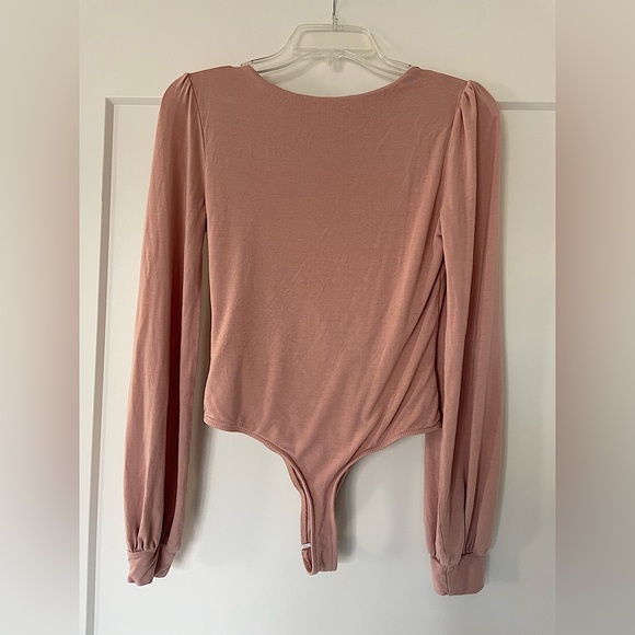 Lulus Kaylene Blush V-Neck Balloon Sleeve Bodysuit - Picture 3 of 6